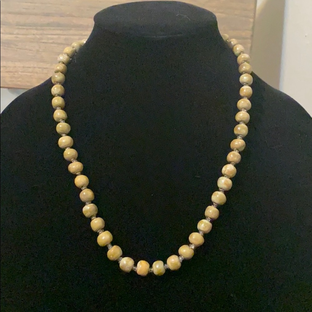Beautiful green necklace! 💚💛